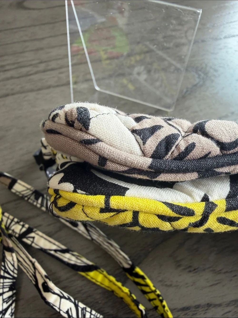 Vera Bradley Black Yellow Floral Quilted Wristlet Phone Wallet w-Crossbody strap